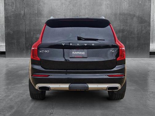 2017 Volvo XC90 T6 Momentum