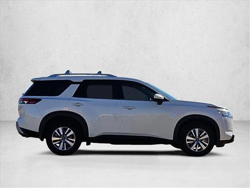 2023 Nissan Pathfinder SL 4WD