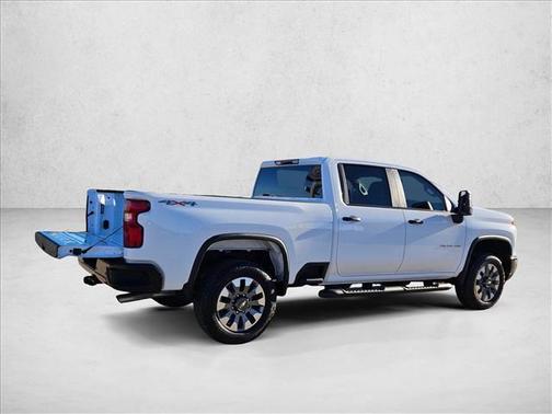 Summit White 2026 Chevrolet Silverado 2500 Custom