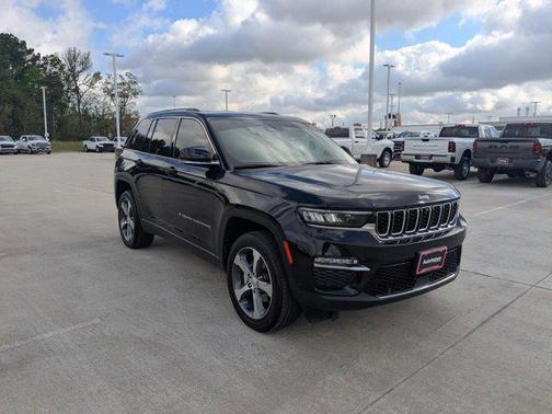 Diamond Black Crystal Pearlcoat 2023 Jeep Grand Cherokee Limited