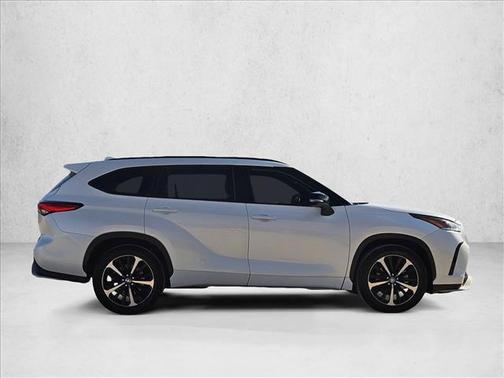 Blizzard Pearl 2021 Toyota Highlander XSE