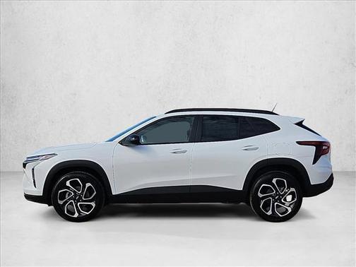 Summit White 2026 Chevrolet Trax FWD 2RS