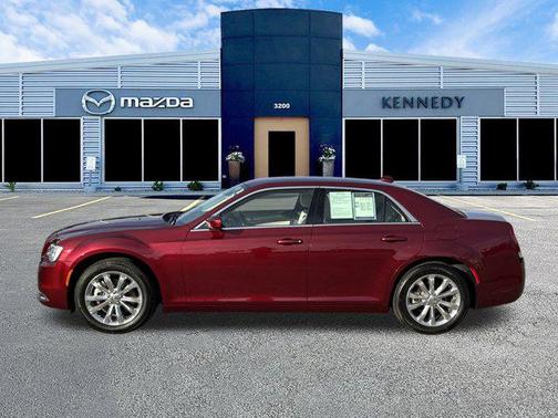 2022 Chrysler 300 Touring