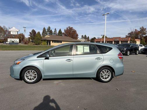 2015 Toyota Prius v Five