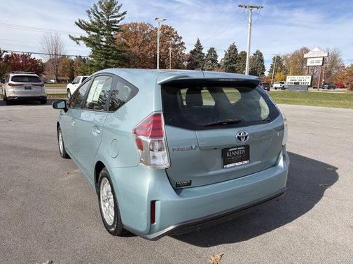 2015 Toyota Prius v Five