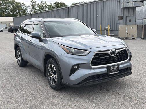 Moon Dust 2021 Toyota Highlander XLE