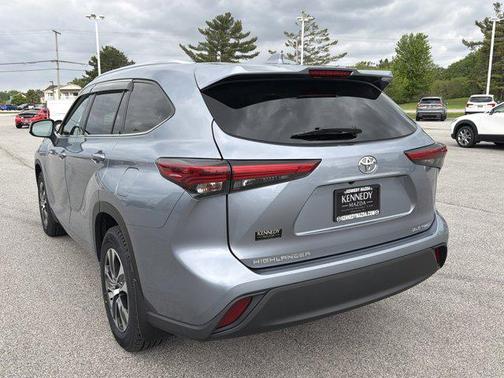 Moon Dust 2021 Toyota Highlander XLE