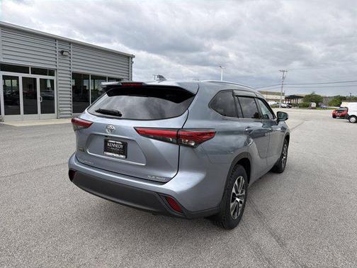 Moon Dust 2021 Toyota Highlander XLE