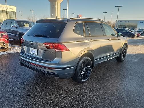 2024 Volkswagen Tiguan 2.0T SE R-Line Black