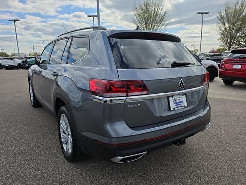 Platinum Gray Metallic 2023 Volkswagen Atlas 3.6 SE w/ Technology