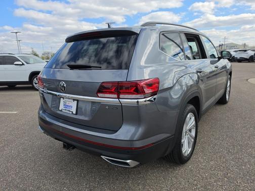 Platinum Gray Metallic 2023 Volkswagen Atlas 3.6 SE w/ Technology