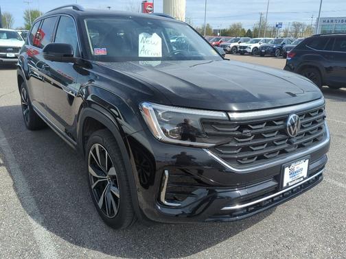 Deep Black Pearl Effect 2024 Volkswagen Atlas 2.0T SEL Premium R-Line