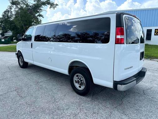 2025 GMC Savana 3500 LT