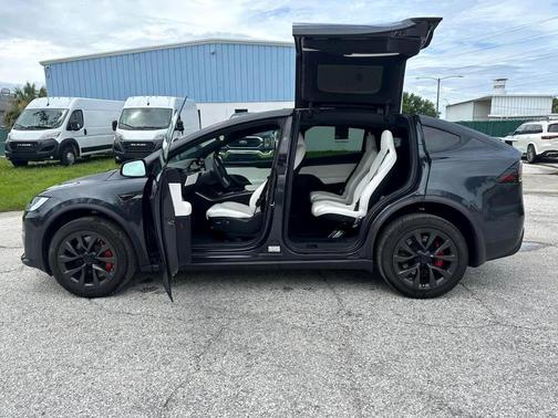 2024 Tesla Model X Plaid