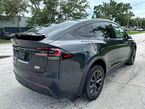 2024 Tesla Model X Plaid
