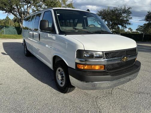 2025 Chevrolet Express 3500 LT