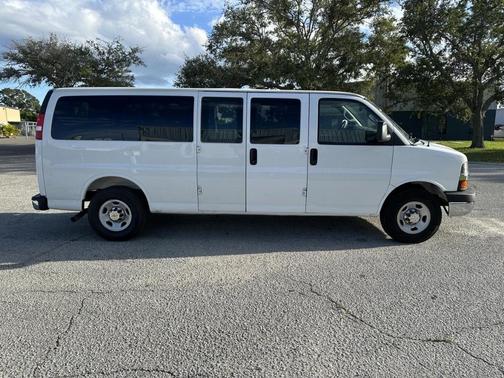 2025 Chevrolet Express 3500 LT