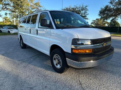 2025 Chevrolet Express 3500 LT