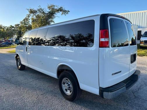 2025 Chevrolet Express 3500 LT