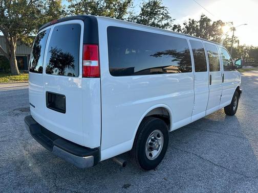 2025 Chevrolet Express 3500 LT
