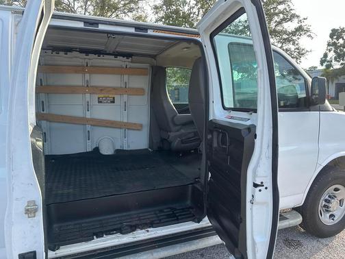 2022 Chevrolet Express 2500 Work Van
