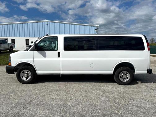 2022 Chevrolet Express 3500 LS