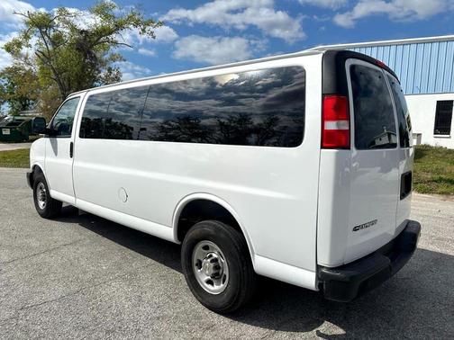 2022 Chevrolet Express 3500 LS