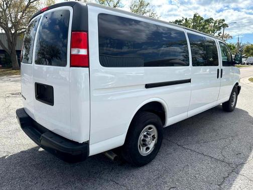 2022 Chevrolet Express 3500 LS