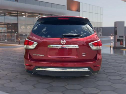 Red 2016 Nissan Pathfinder SV