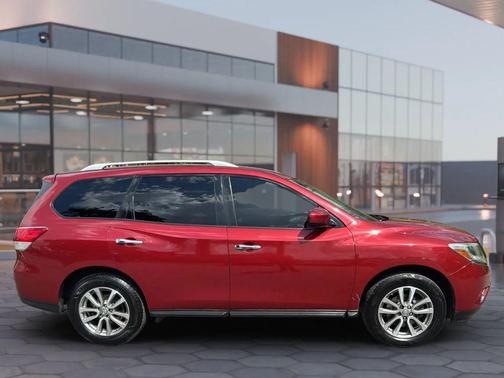 Red 2016 Nissan Pathfinder SV