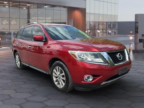 Red 2016 Nissan Pathfinder SV