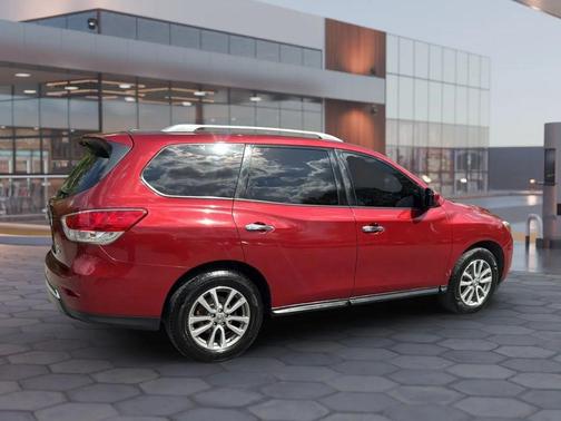 Red 2016 Nissan Pathfinder SV
