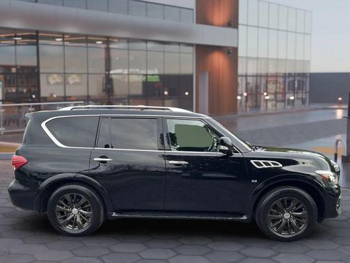 2017 INFINITI QX80 Base