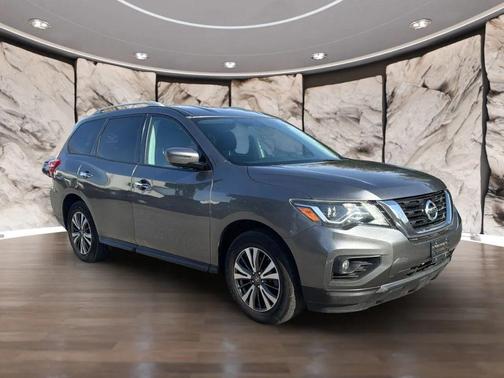 2017 Nissan Pathfinder SV
