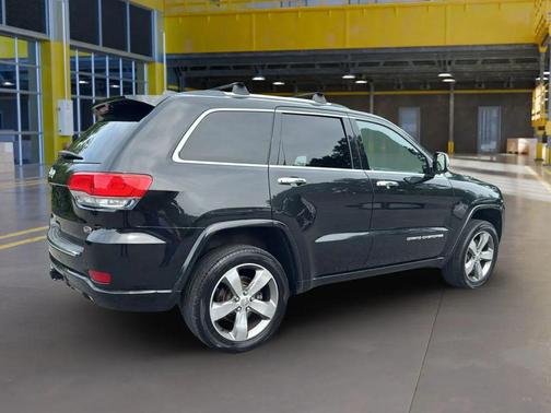 Brilliant Black Crystal Pearlcoat 2015 Jeep Grand Cherokee Overland