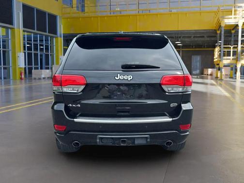 Brilliant Black Crystal Pearlcoat 2015 Jeep Grand Cherokee Overland
