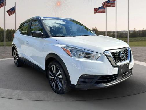 White 2020 Nissan Kicks SV