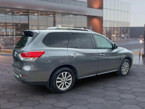 Gun Metallic 2016 Nissan Pathfinder SV