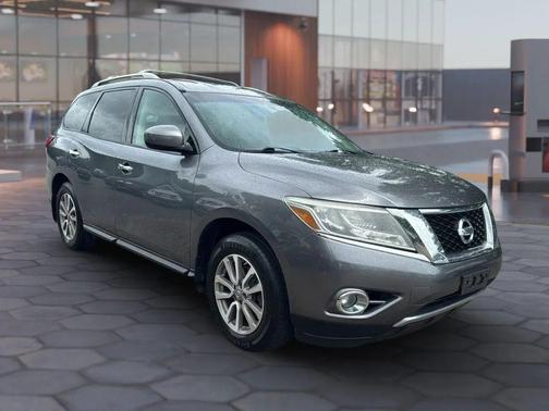 Gun Metallic 2016 Nissan Pathfinder SV