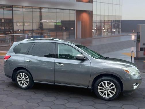 Gun Metallic 2016 Nissan Pathfinder SV