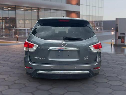 Gun Metallic 2016 Nissan Pathfinder SV