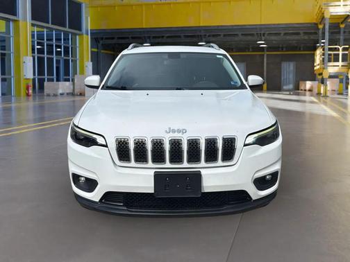 Bright White Clearcoat 2019 Jeep Cherokee Latitude Plus