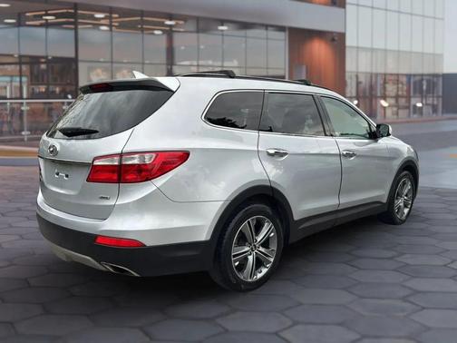 2016 Hyundai SANTA FE SE