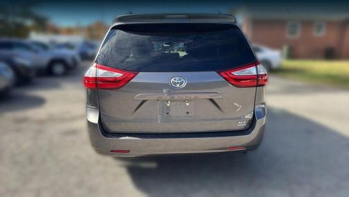 2017 Toyota Sienna XLE