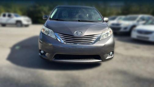 2017 Toyota Sienna XLE