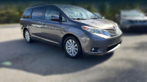 2017 Toyota Sienna XLE