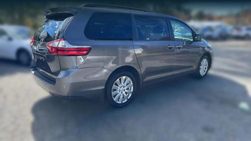 2017 Toyota Sienna XLE