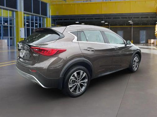 Chestnut Bronze 2017 INFINITI QX30 Premium