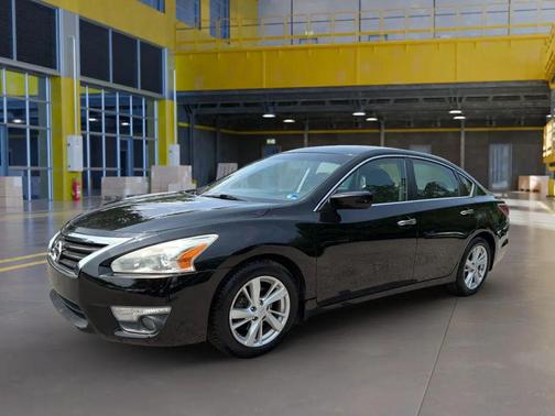 Super Black 2015 Nissan Altima 2.5 SV
