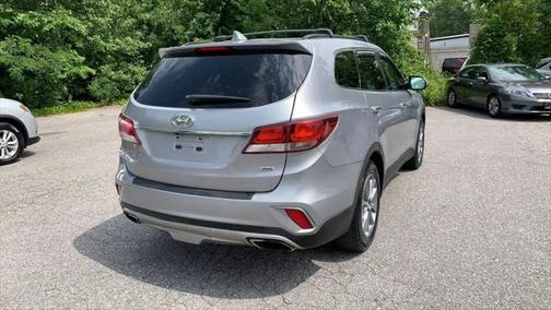 2017 Hyundai SANTA FE SE